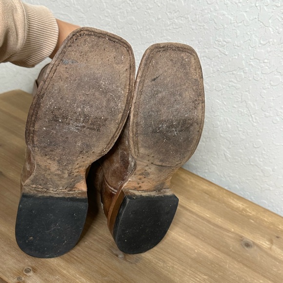 Cheyenne Brown distressed leather boot with floral engrave design size 6 M - Picture 13 of 15